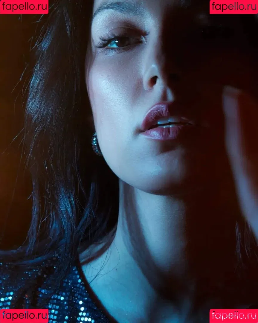 Rebecca Mir / sarahtoninx9_ Onlyfans Photo Gallery 