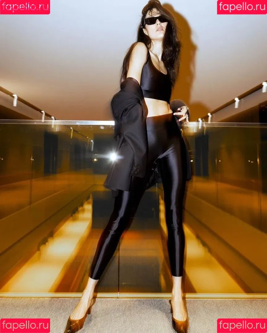 Rebecca Mir / sarahtoninx9_ Onlyfans Photo Gallery 