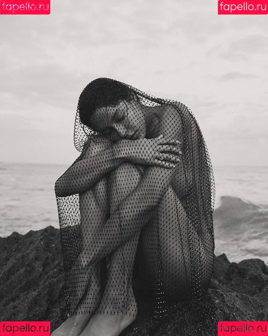 Rebecca Mir / sarahtoninx9_ Onlyfans Photo Gallery 