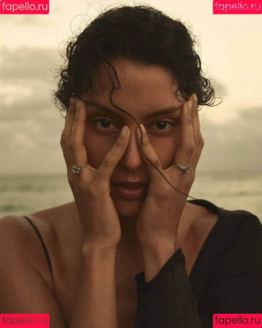 Rebecca Mir / sarahtoninx9_ Onlyfans Photo Gallery 