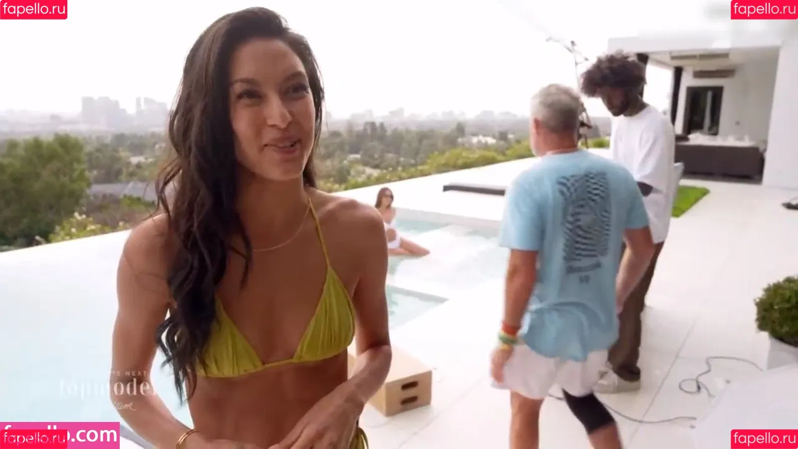 Rebecca Mir / sarahtoninx9_ Onlyfans Photo Gallery 