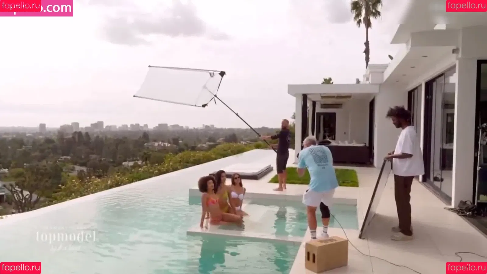 Rebecca Mir / sarahtoninx9_ Onlyfans Photo Gallery 