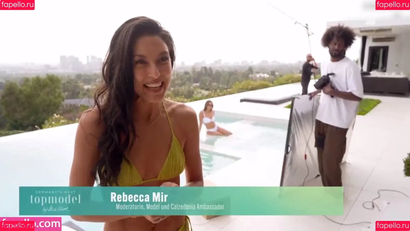 Rebecca Mir / sarahtoninx9_ Onlyfans Photo Gallery 