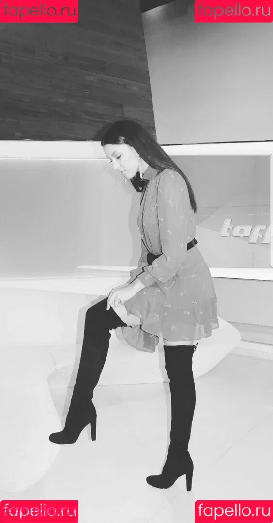 Rebecca Mir / sarahtoninx9_ Onlyfans Photo Gallery 