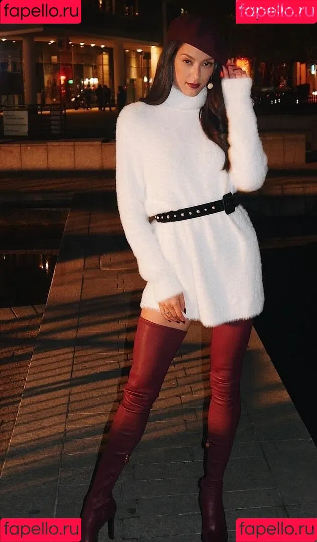 Rebecca Mir / sarahtoninx9_ Onlyfans Photo Gallery 