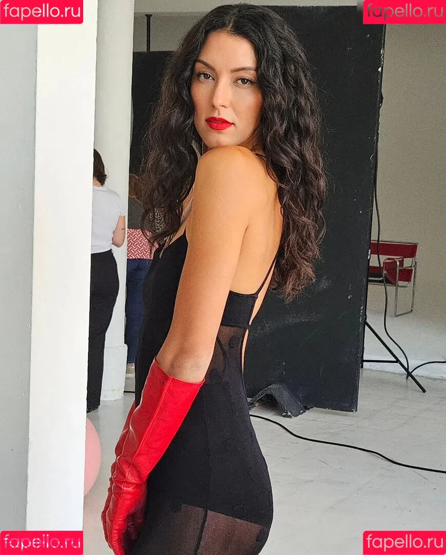 Rebecca Mir / sarahtoninx9_ Onlyfans Photo Gallery 