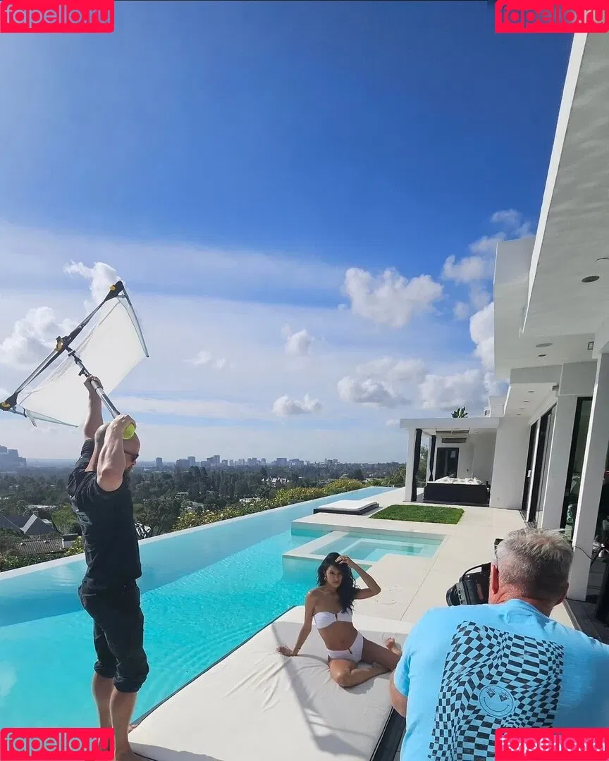 Rebecca Mir / sarahtoninx9_ Onlyfans Photo Gallery 