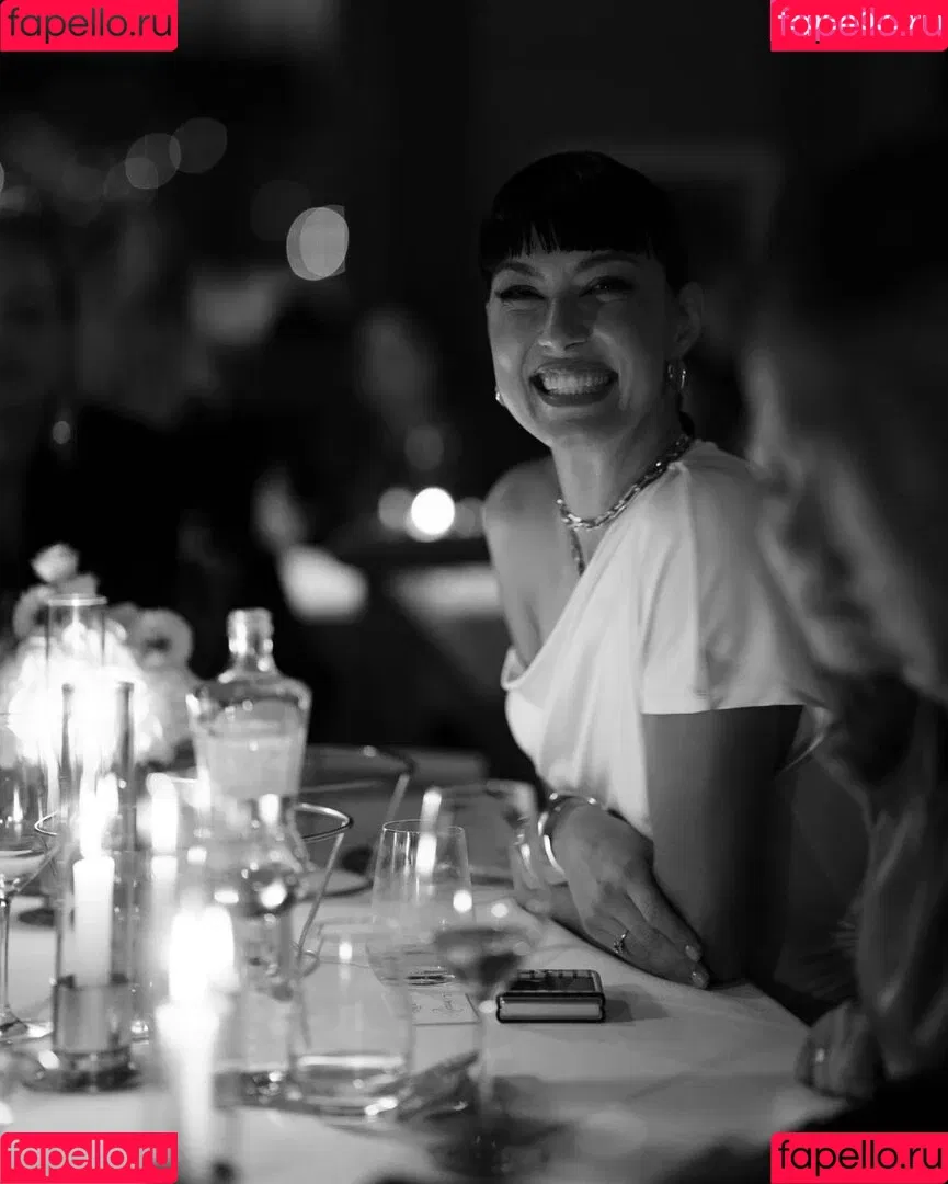 Rebecca Mir / sarahtoninx9_ Onlyfans Photo Gallery 