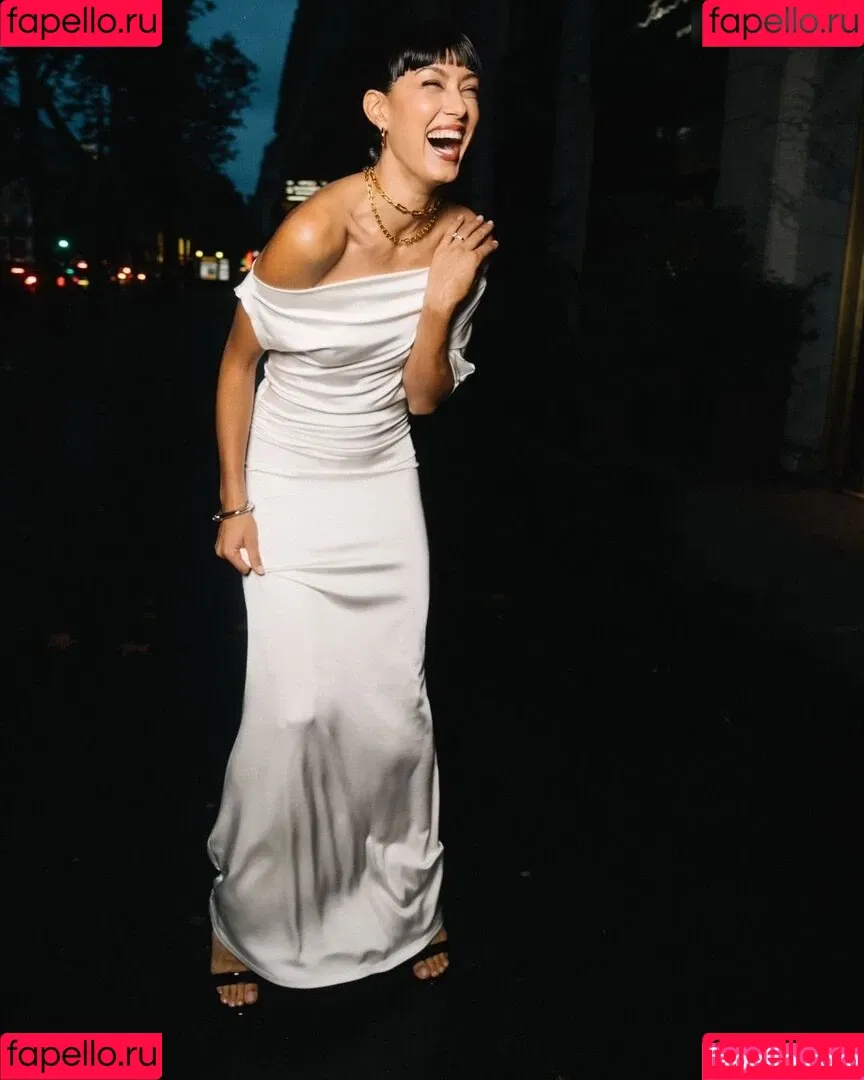 Rebecca Mir / sarahtoninx9_ Onlyfans Photo Gallery 