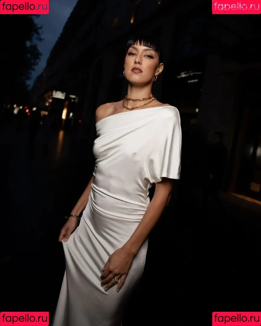 Rebecca Mir / sarahtoninx9_ Onlyfans Photo Gallery 