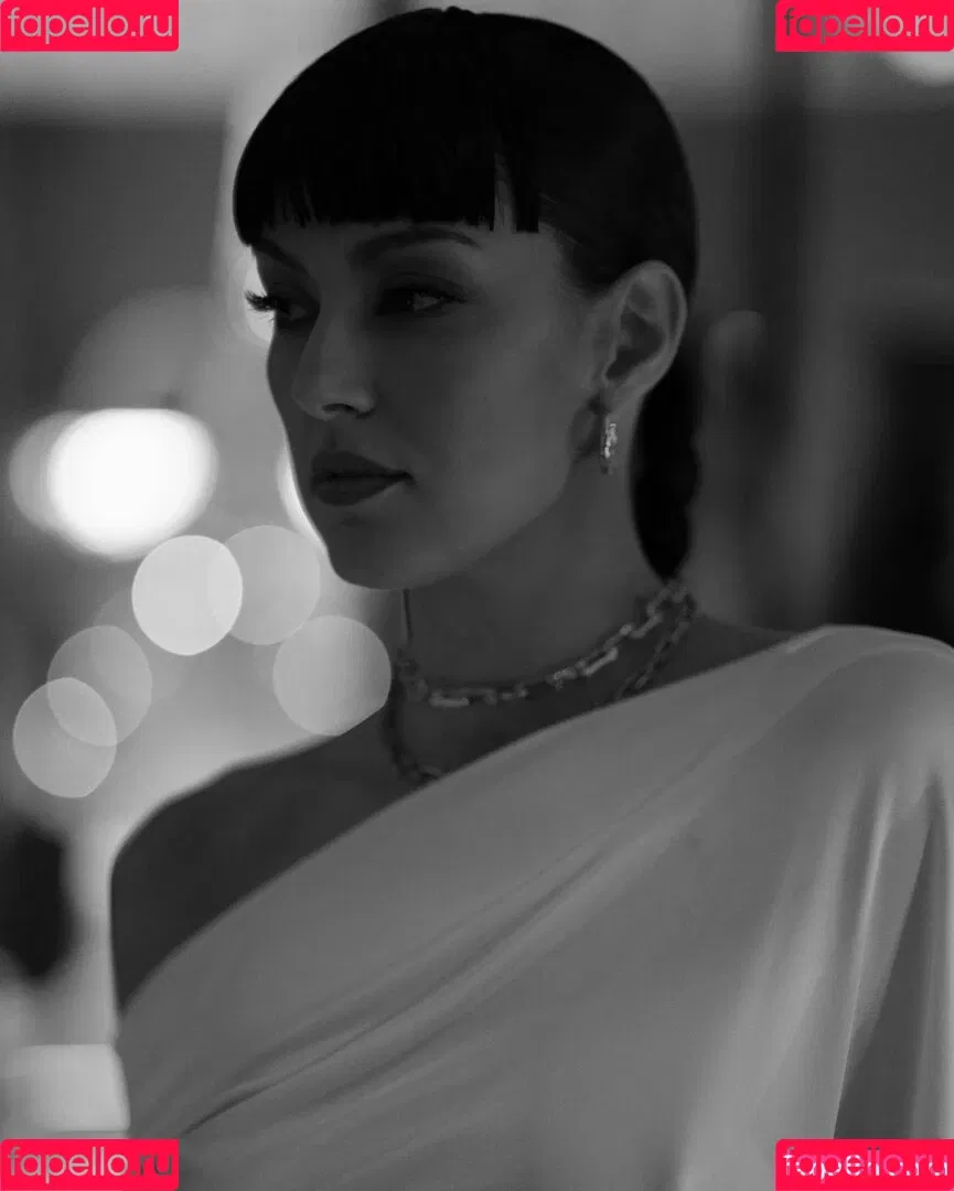 Rebecca Mir / sarahtoninx9_ Onlyfans Photo Gallery 