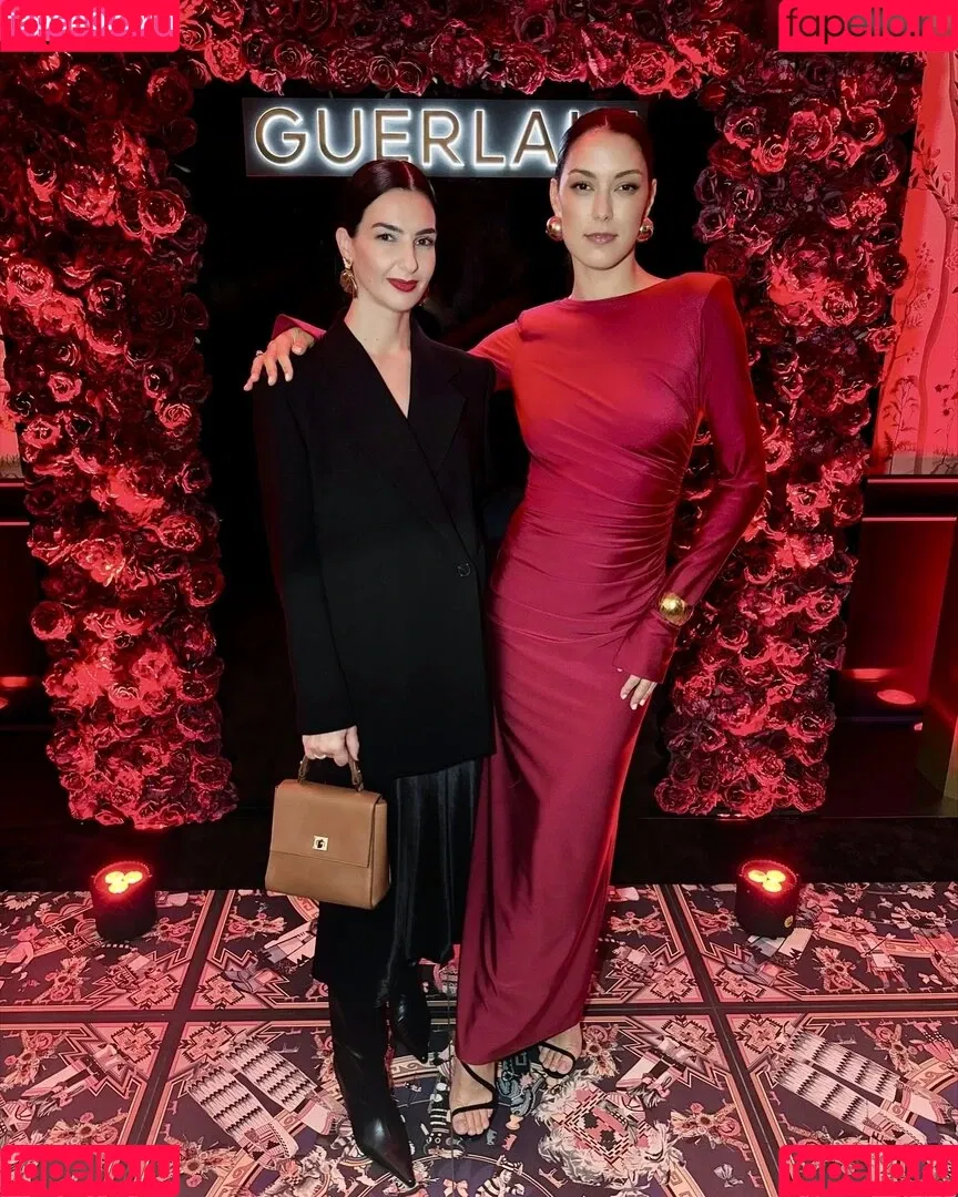 Rebecca Mir / sarahtoninx9_ Onlyfans Photo Gallery 