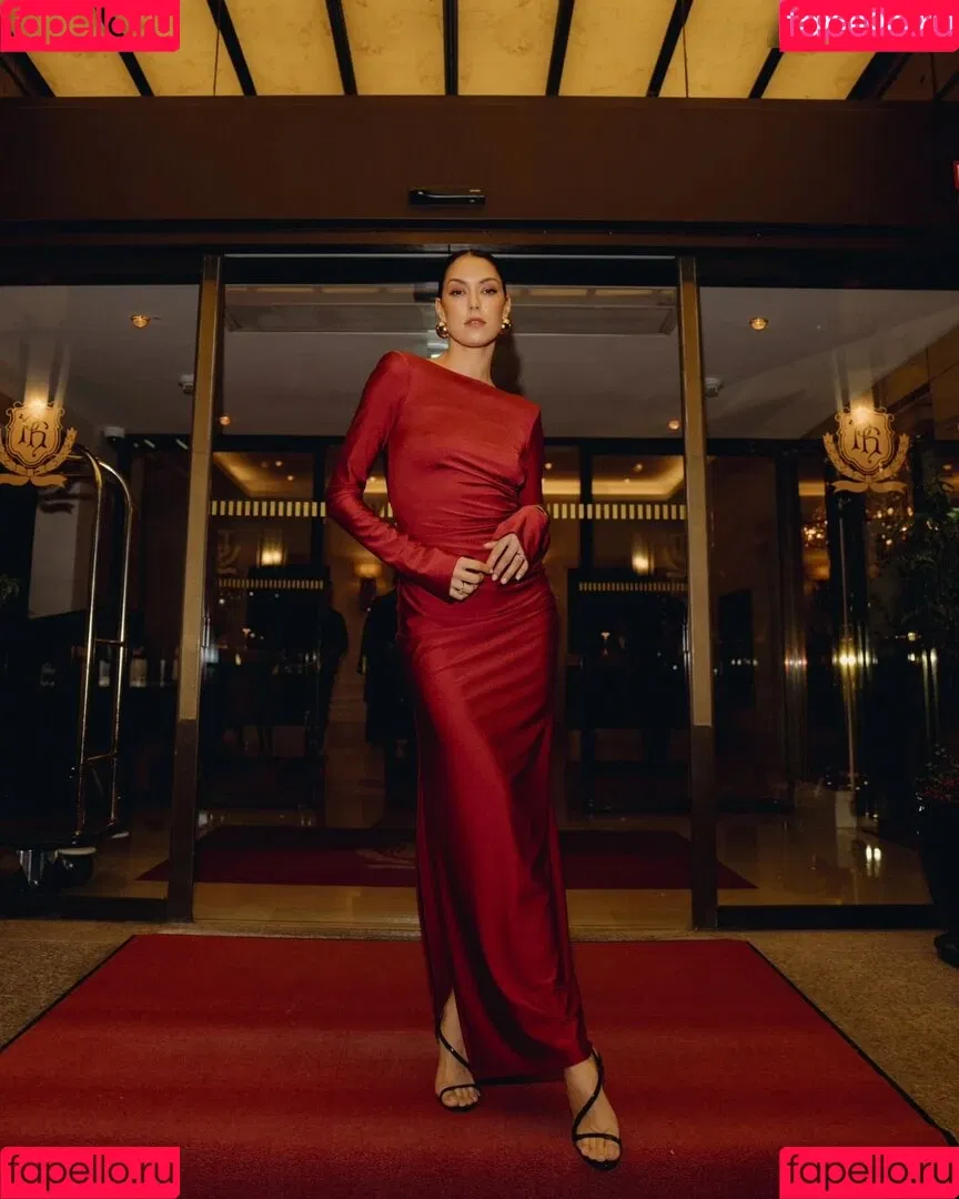 Rebecca Mir / sarahtoninx9_ Onlyfans Photo Gallery 