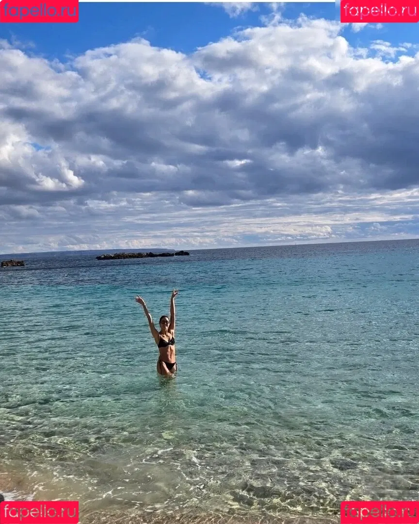 Rebecca Mir / sarahtoninx9_ Onlyfans Photo Gallery 