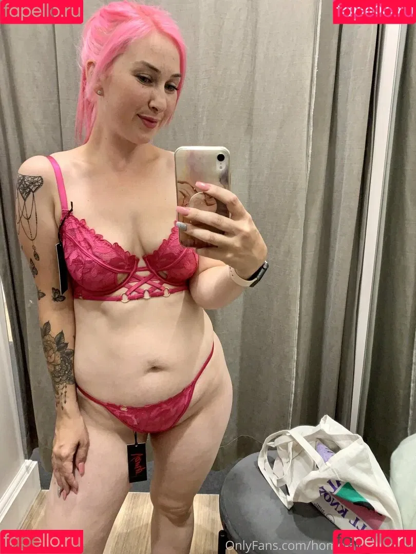 home-alone-mum / momathomealone Onlyfans Photo Gallery 