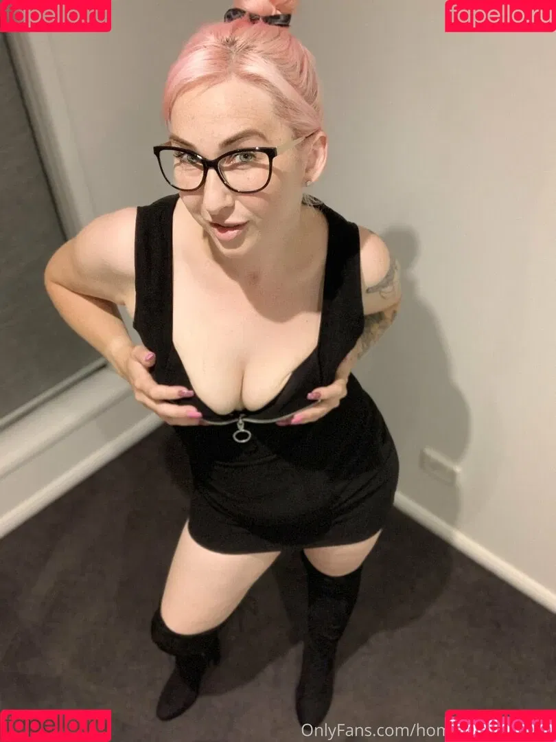 home-alone-mum / momathomealone Onlyfans Photo Gallery 