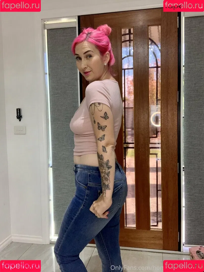 home-alone-mum / momathomealone Onlyfans Photo Gallery 