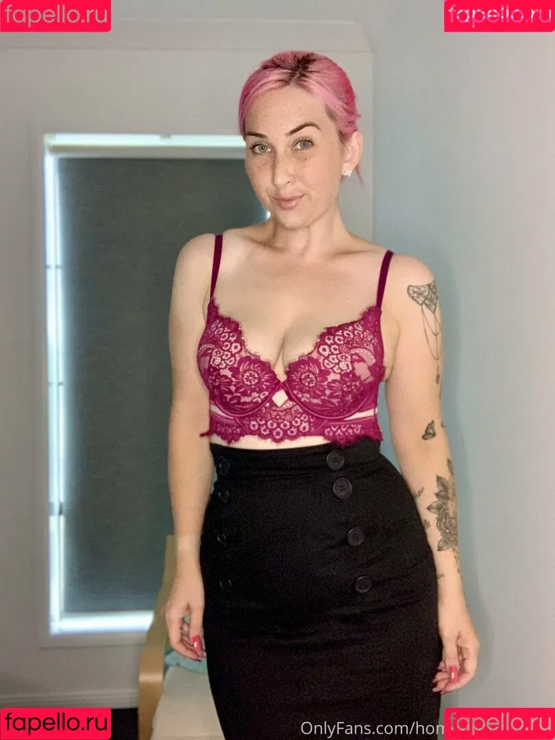 home-alone-mum / momathomealone Onlyfans Photo Gallery 