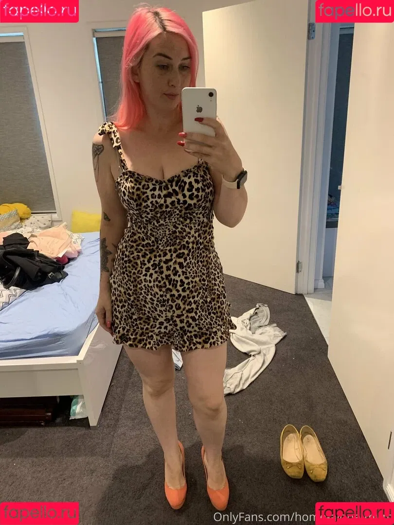 home-alone-mum / momathomealone Onlyfans Photo Gallery 