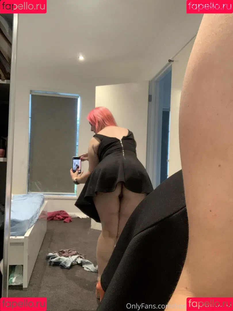 home-alone-mum / momathomealone Onlyfans Photo Gallery 