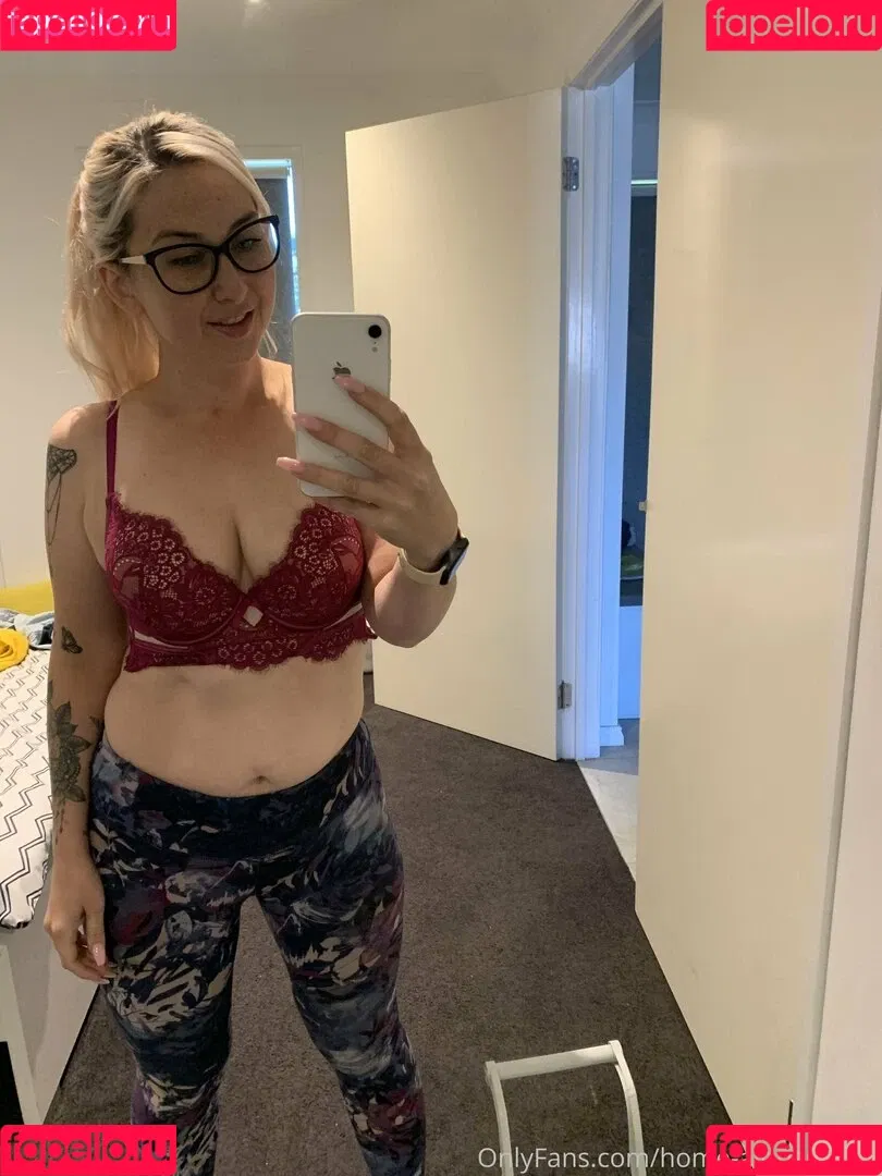 home-alone-mum / momathomealone Onlyfans Photo Gallery 