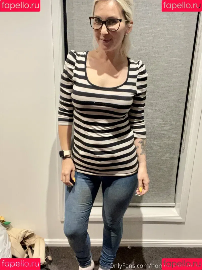 home-alone-mum / momathomealone Onlyfans Photo Gallery 