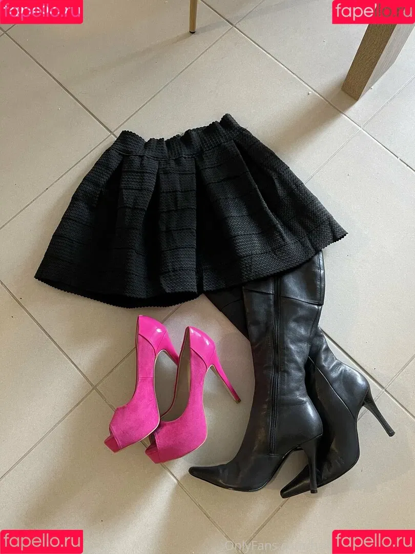 home-alone-mum / momathomealone Onlyfans Photo Gallery 