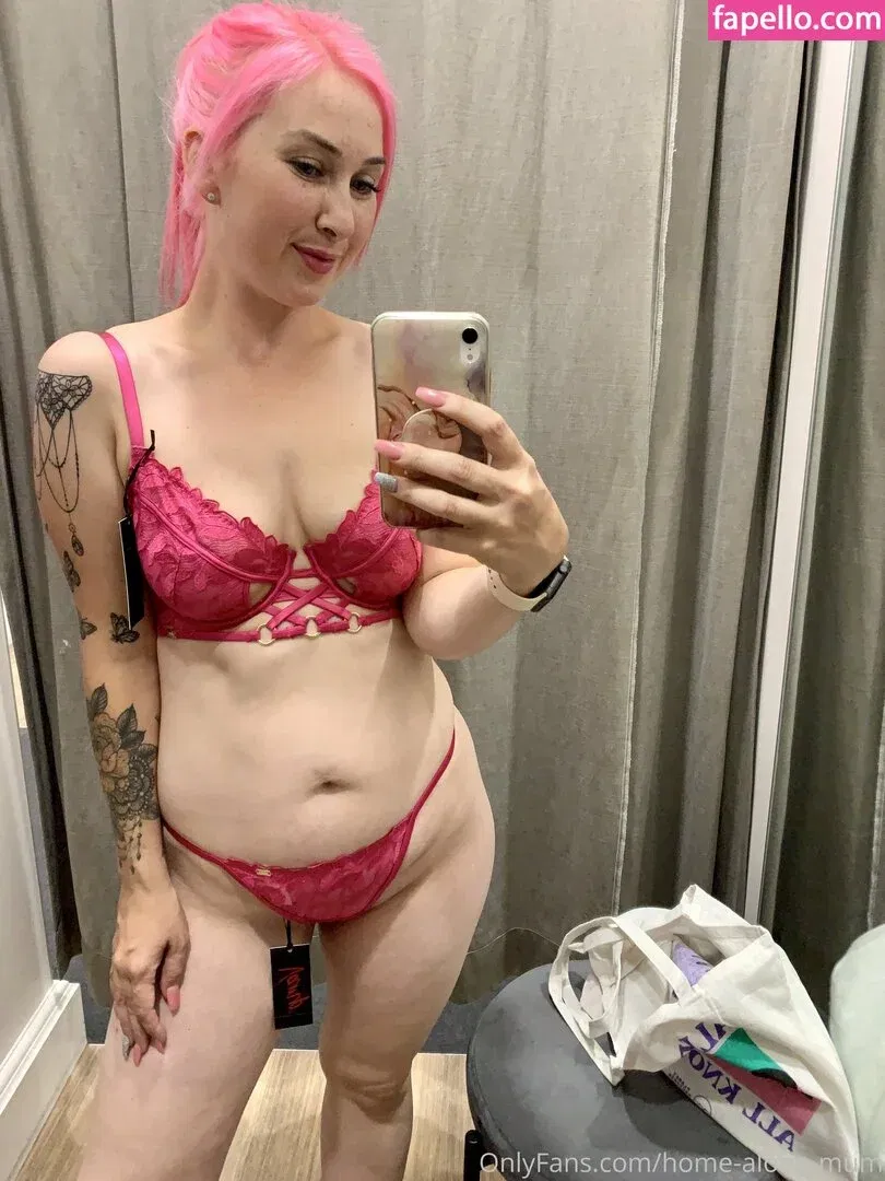 home-alone-mum / momathomealone Onlyfans Photo Gallery 