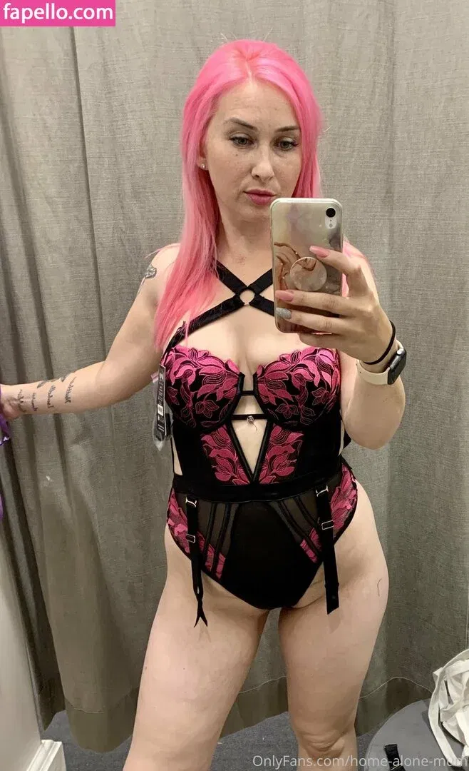 home-alone-mum / momathomealone Onlyfans Photo Gallery 