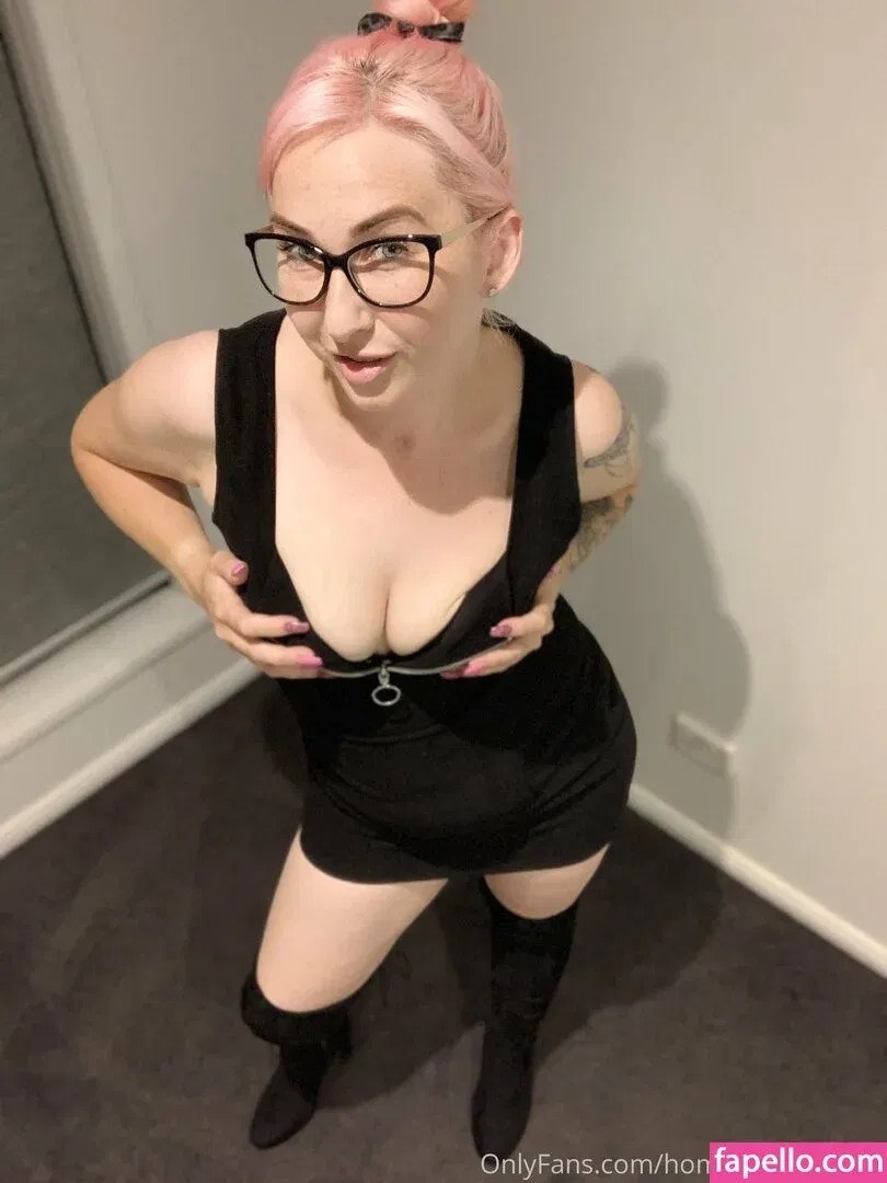 home-alone-mum / momathomealone Onlyfans Photo Gallery 