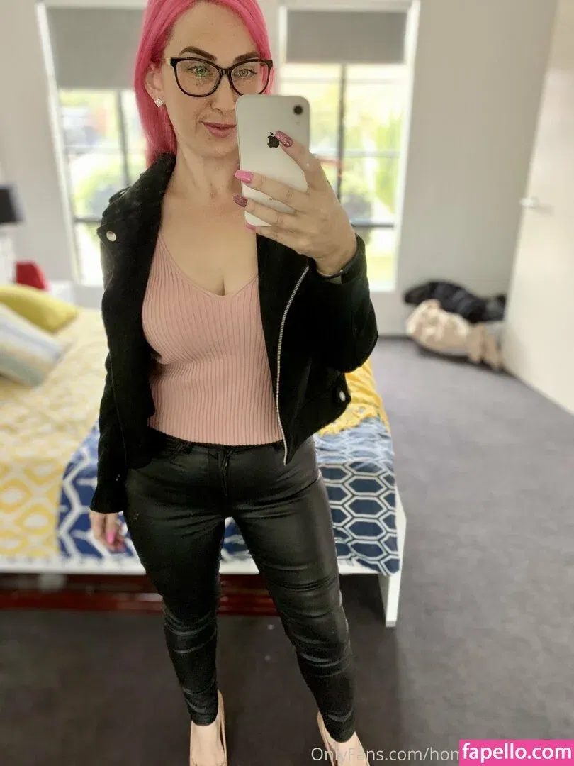 home-alone-mum / momathomealone Onlyfans Photo Gallery 