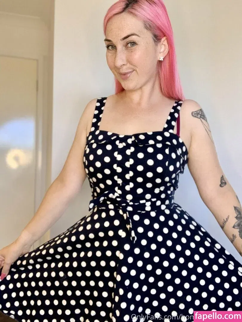 home-alone-mum / momathomealone Onlyfans Photo Gallery 