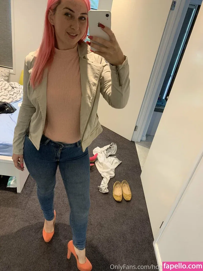 home-alone-mum / momathomealone Onlyfans Photo Gallery 