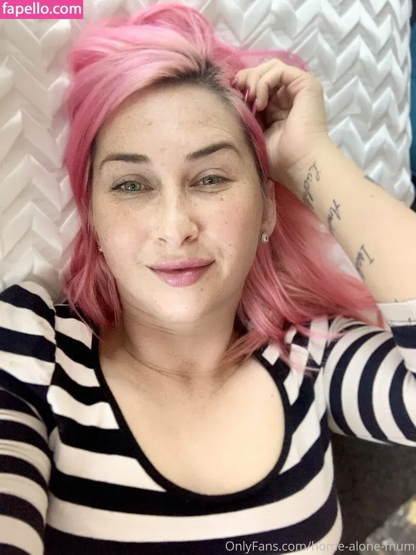 home-alone-mum / momathomealone Onlyfans Photo Gallery 