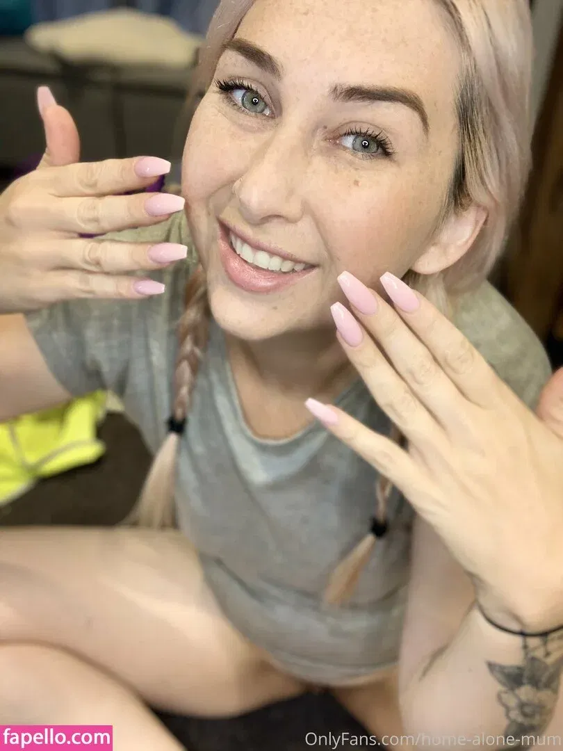 home-alone-mum / momathomealone Onlyfans Photo Gallery 