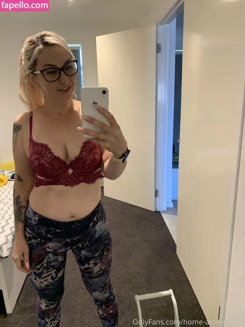 home-alone-mum / momathomealone Onlyfans Photo Gallery 
