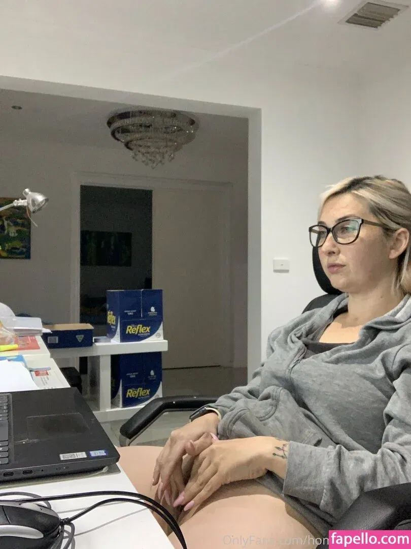 home-alone-mum / momathomealone Onlyfans Photo Gallery 