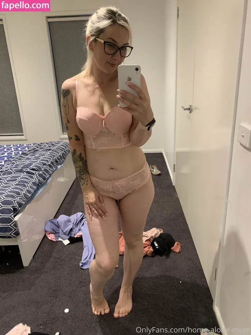 home-alone-mum / momathomealone Onlyfans Photo Gallery 