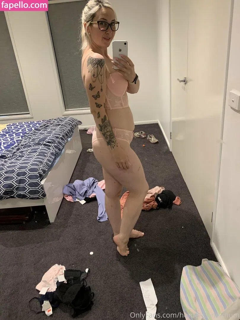 home-alone-mum / momathomealone Onlyfans Photo Gallery 