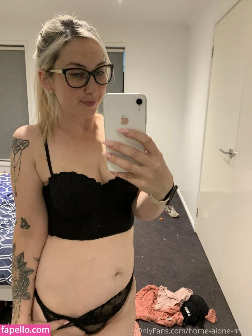 home-alone-mum / momathomealone Onlyfans Photo Gallery 