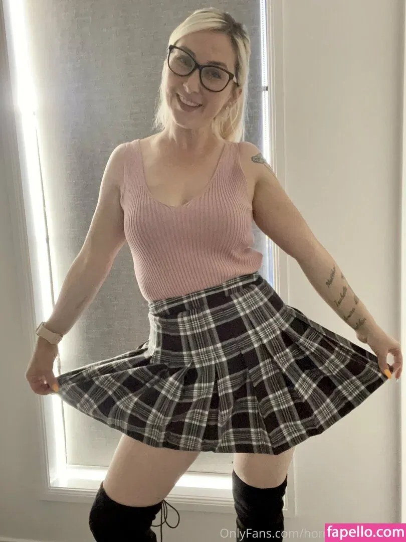 home-alone-mum / momathomealone Onlyfans Photo Gallery 