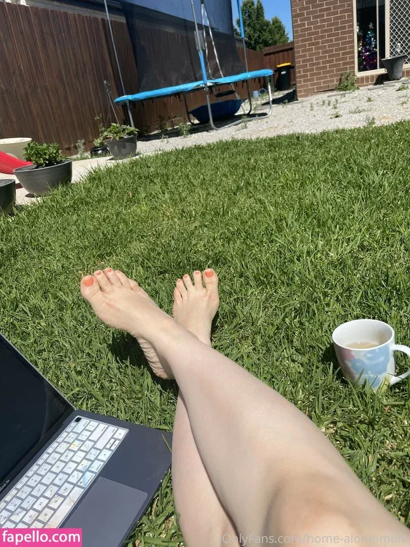 home-alone-mum / momathomealone Onlyfans Photo Gallery 