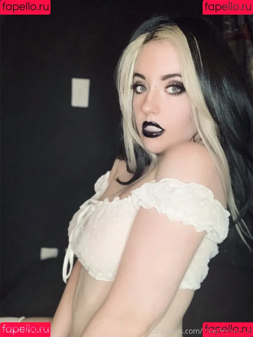 Valerie Vampyr / little__vampire / valerievampyr Onlyfans Photo Gallery 