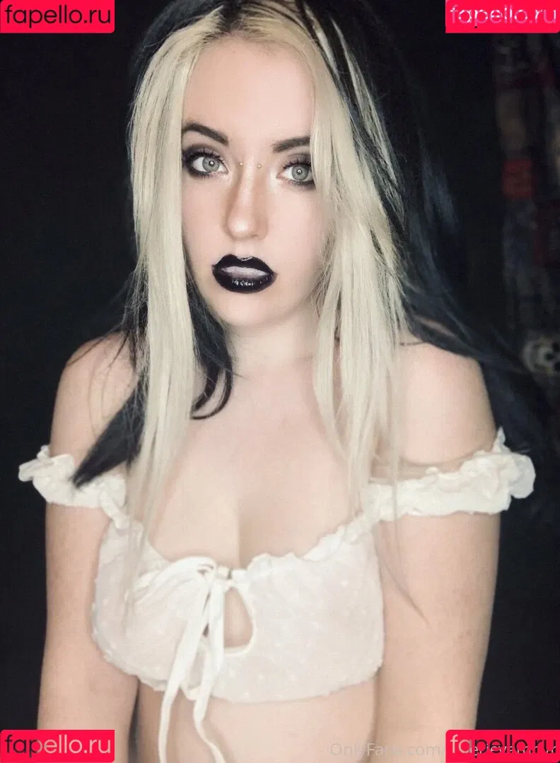 Valerie Vampyr / little__vampire / valerievampyr Onlyfans Photo Gallery 