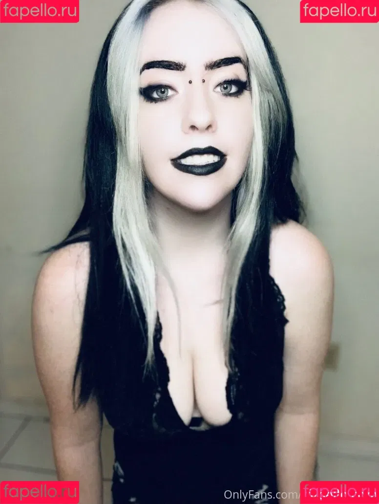 Valerie Vampyr / little__vampire / valerievampyr Onlyfans Photo Gallery 