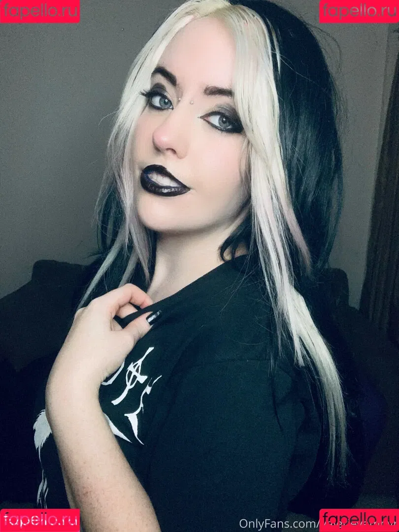 Valerie Vampyr / little__vampire / valerievampyr Onlyfans Photo Gallery 