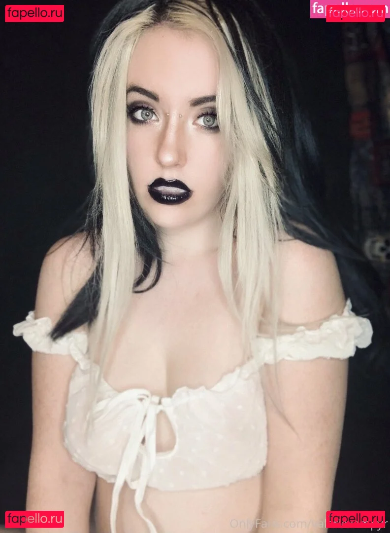 Valerie Vampyr / little__vampire / valerievampyr Onlyfans Photo Gallery 
