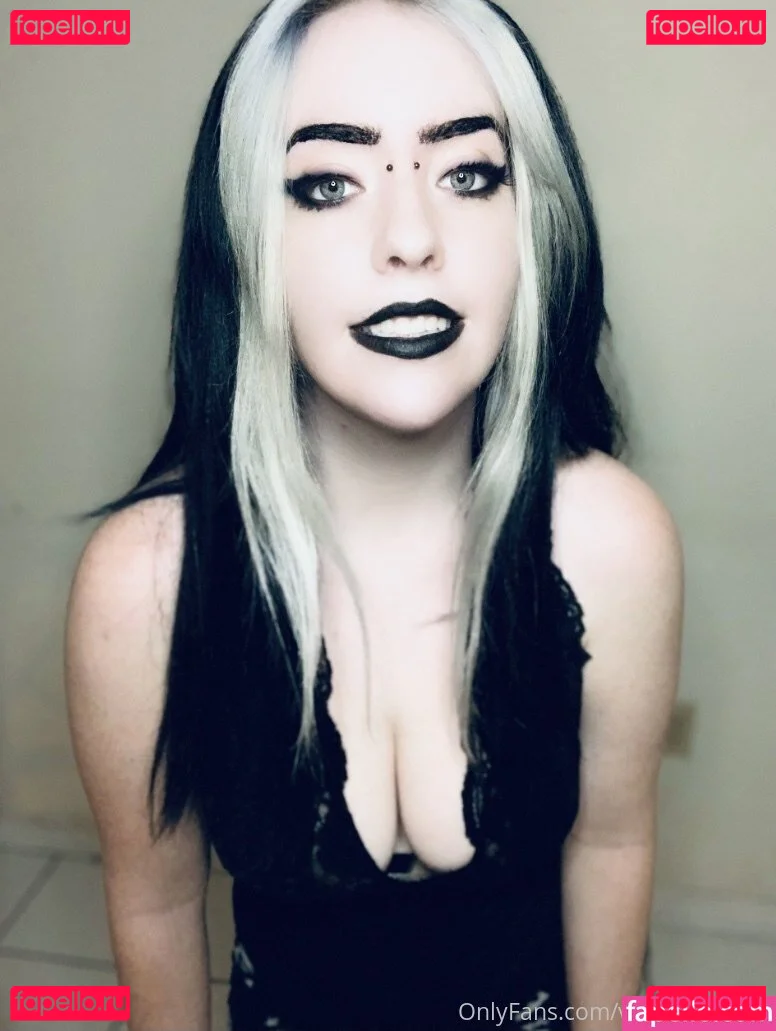 Valerie Vampyr / little__vampire / valerievampyr Onlyfans Photo Gallery 