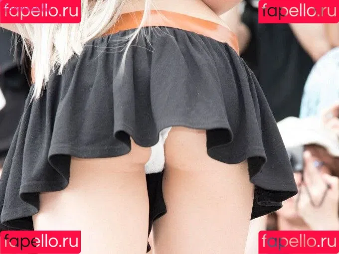 Enako / enako_cos / enakorin / えなこ Onlyfans Photo Gallery 