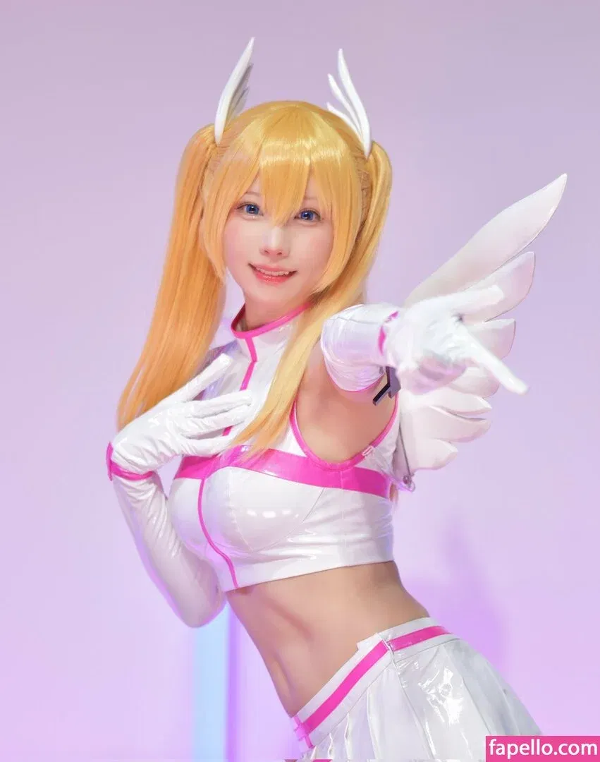 Enako / enako_cos / enakorin / えなこ Onlyfans Photo Gallery 